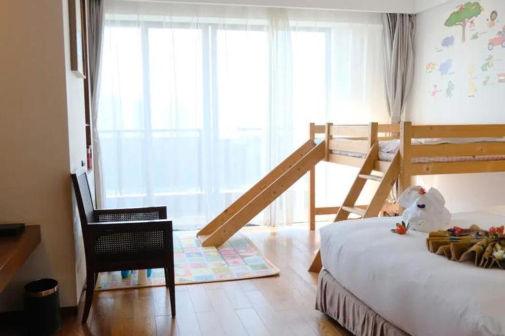 Wyndham Garden Hotel Lingshui  Exterior photo